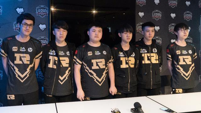 都吸引着世 都吸引着世